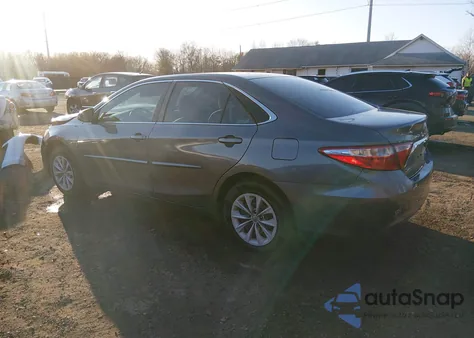 2015 Toyota Camry Le z USA, uszkodzony, nr VIN 4T4BF1FKXFR448724
